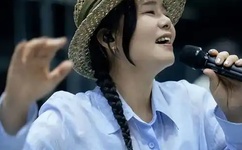 爸爸让我吃他的巧克力棒视频